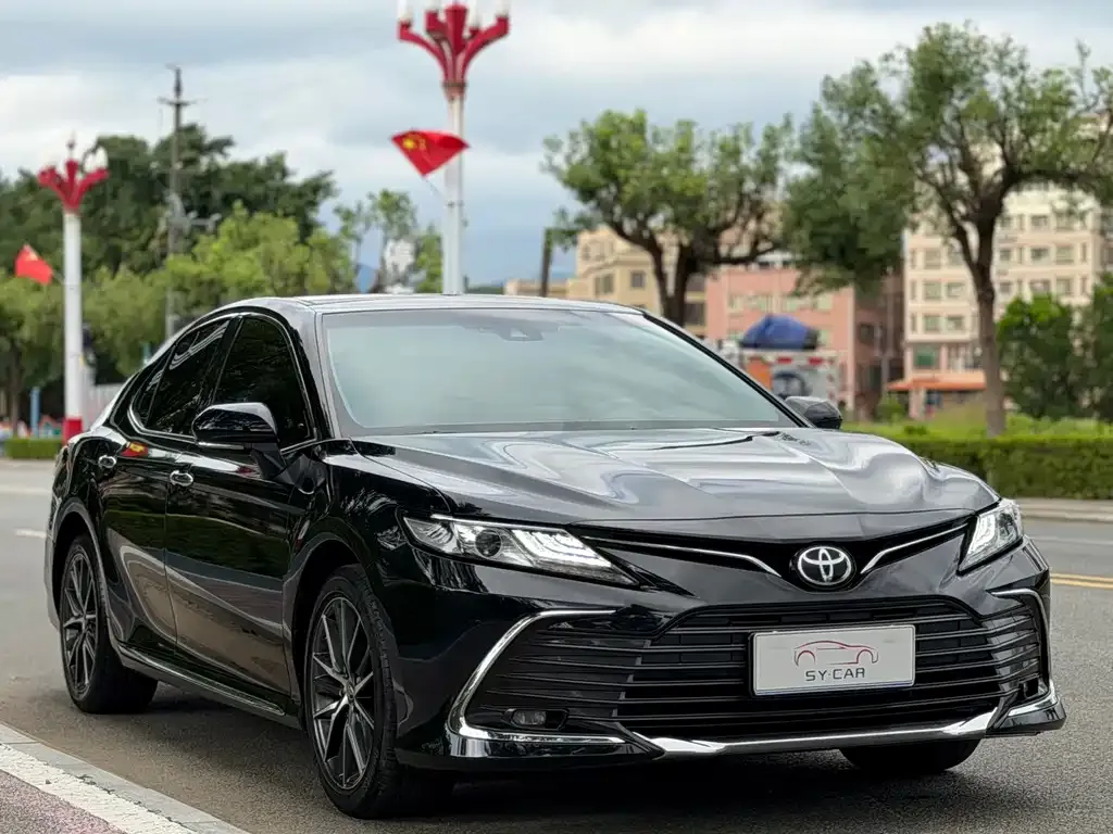 Toyota Camry — фото 3