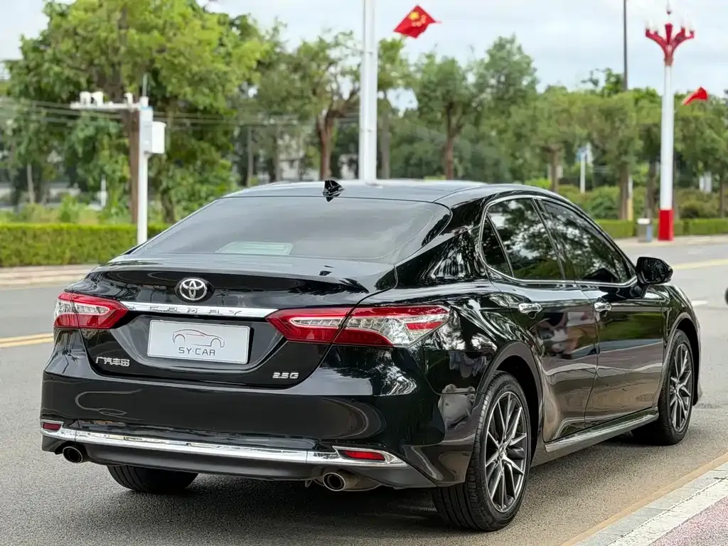 Toyota Camry — фото 8