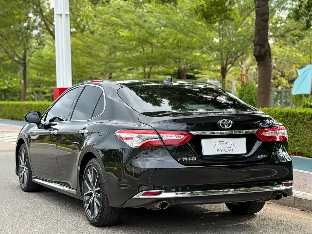 Toyota Camry — фото 7