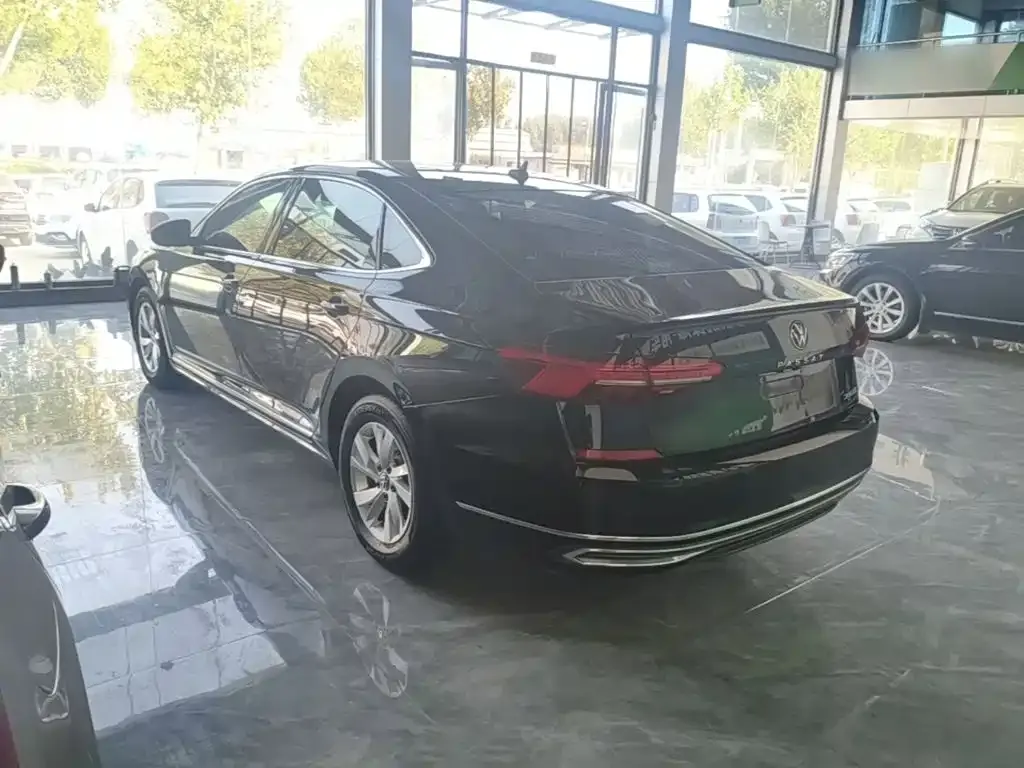 Volkswagen Passat — фото 10