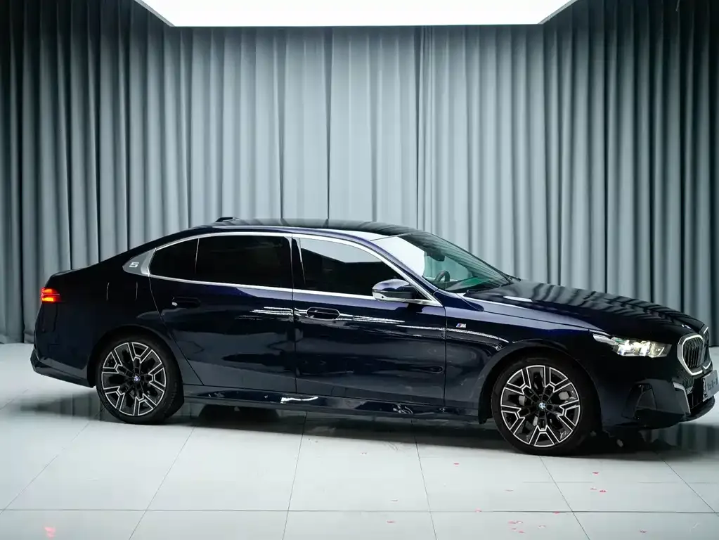 BMW 5 Series — фото 10