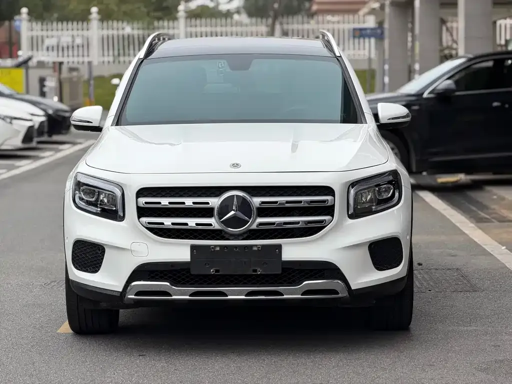 Mercedes-Benz GLB — фото 1
