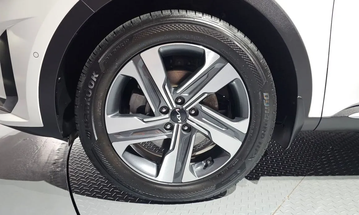 Kia Sorento — фото 7