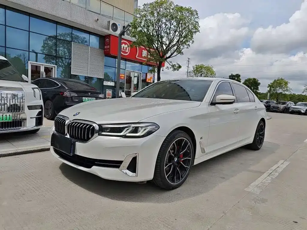 BMW 5 Series — фото 1