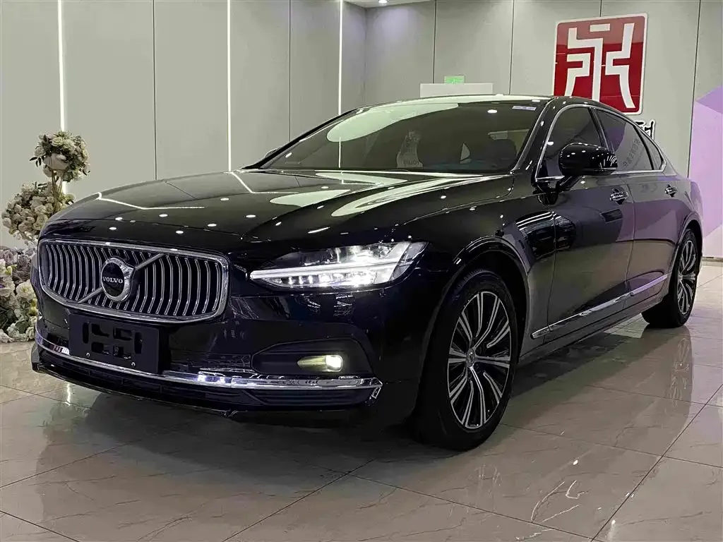 Volvo S90 — фото 1