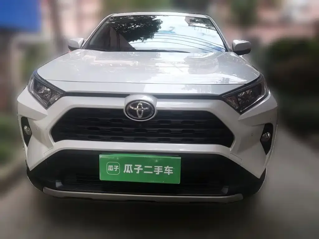 Toyota RAV4 — фото 4