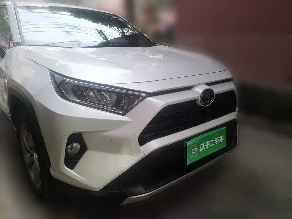 Toyota RAV4 — фото 3