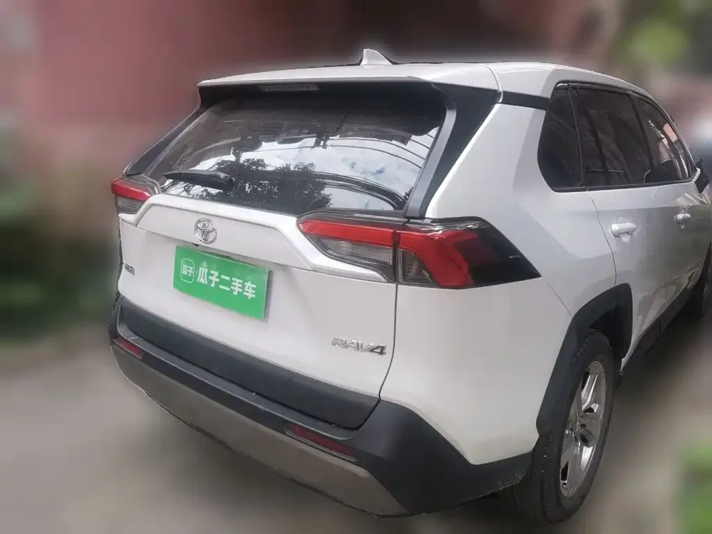 Toyota RAV4 — фото 9