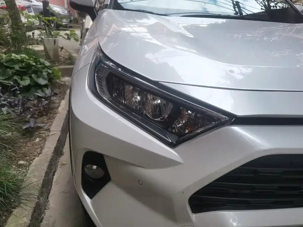 Toyota RAV4 — фото 10