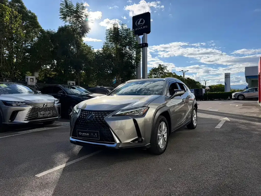 Lexus UX — фото 1