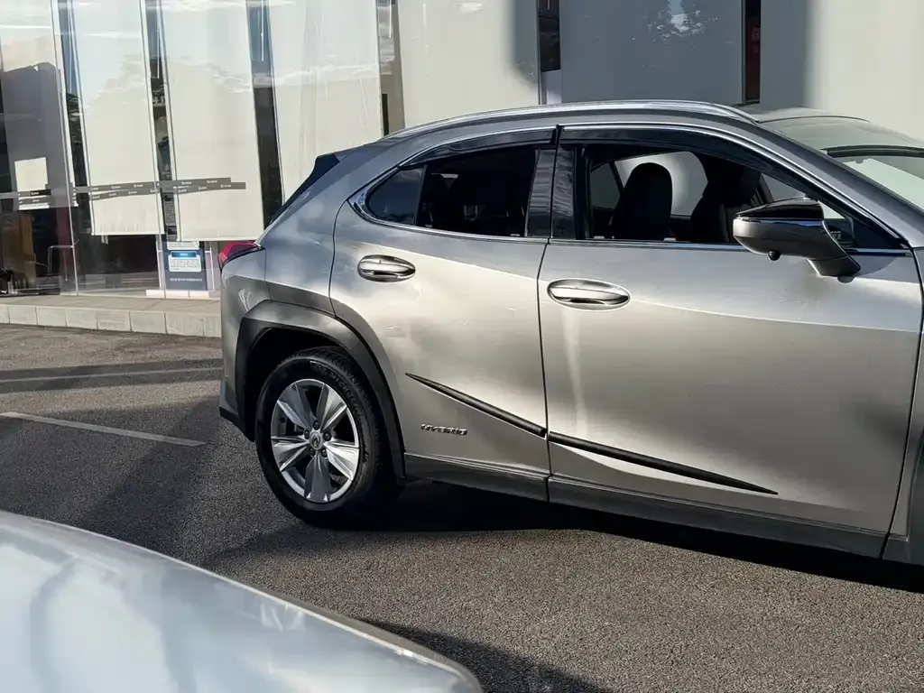 Lexus UX — фото 6