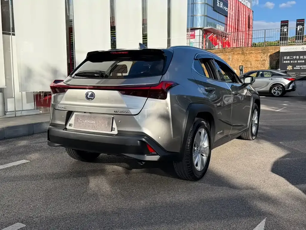 Lexus UX — фото 3