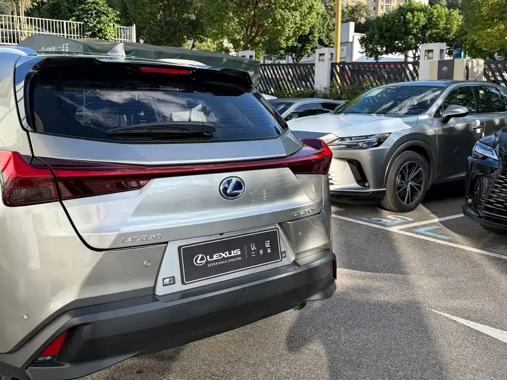 Lexus UX — фото 4