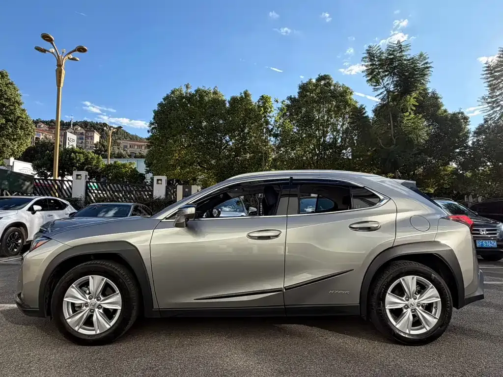 Lexus UX — фото 7