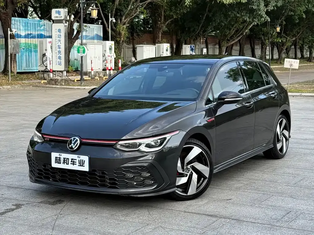 Volkswagen Golf GTI — фото 1