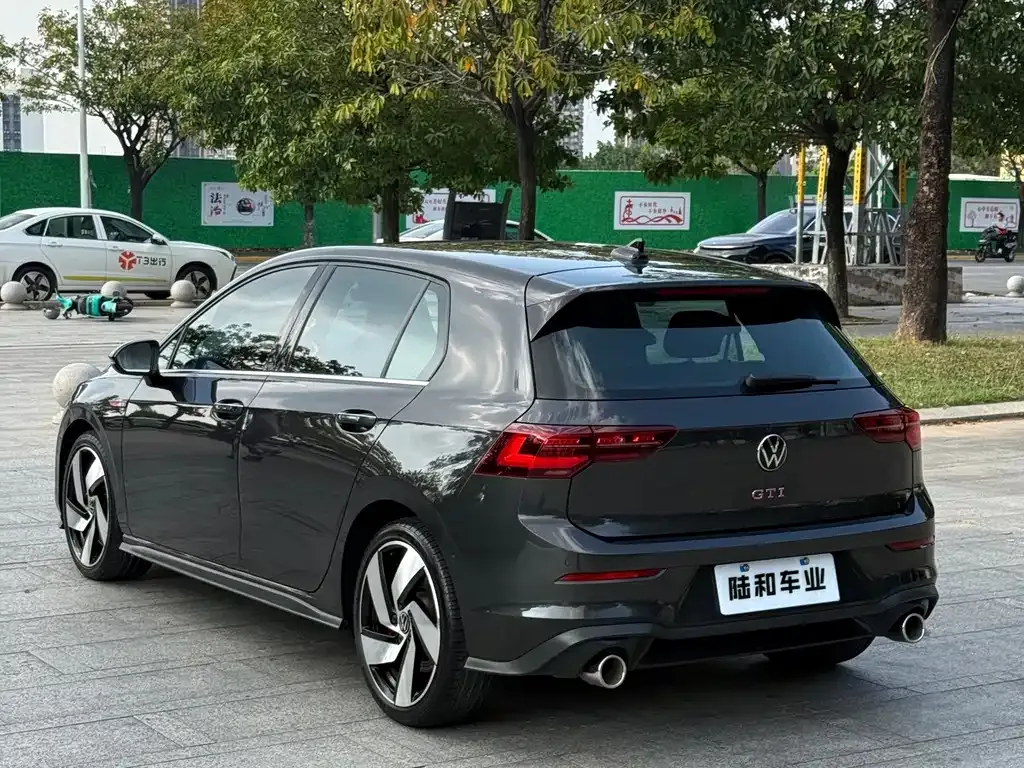 Volkswagen Golf GTI — фото 10