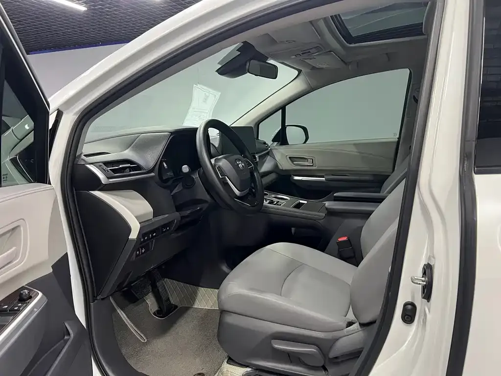 Toyota Granvia — фото 9