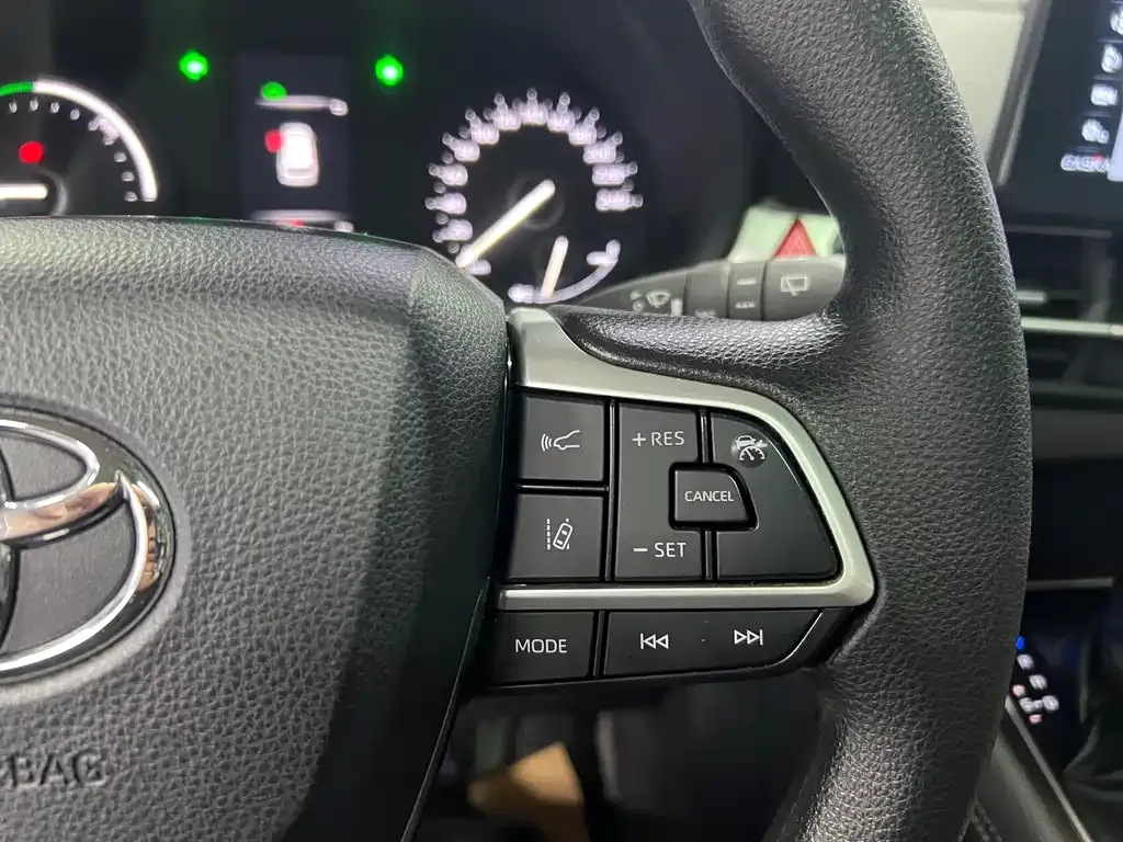 Toyota Granvia — фото 6