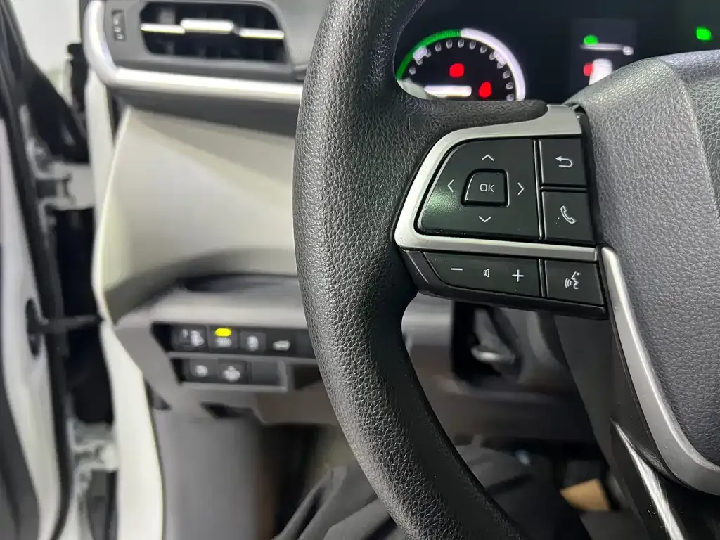 Toyota Granvia — фото 10