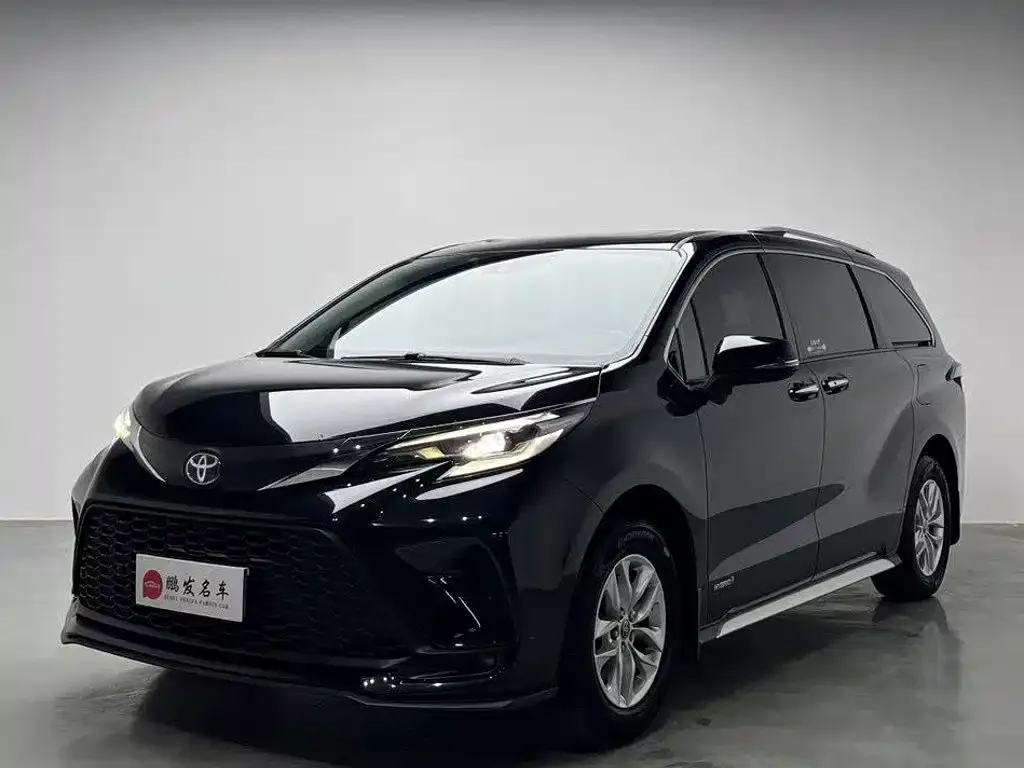 Toyota Granvia — фото 1