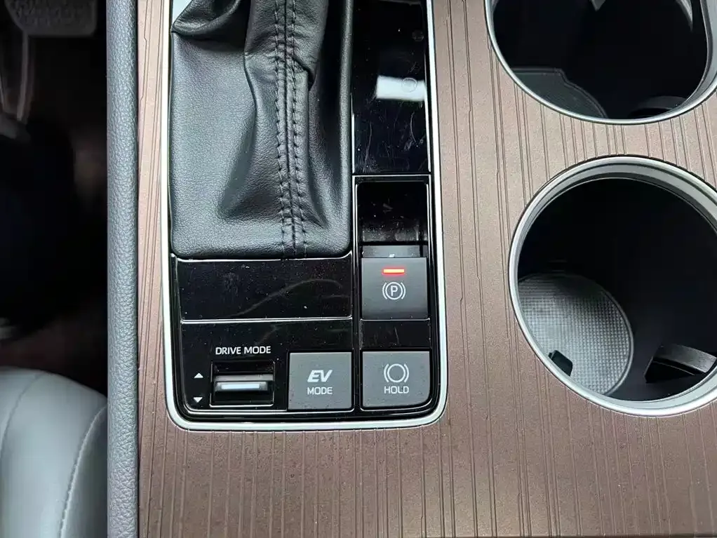 Toyota Granvia — фото 9