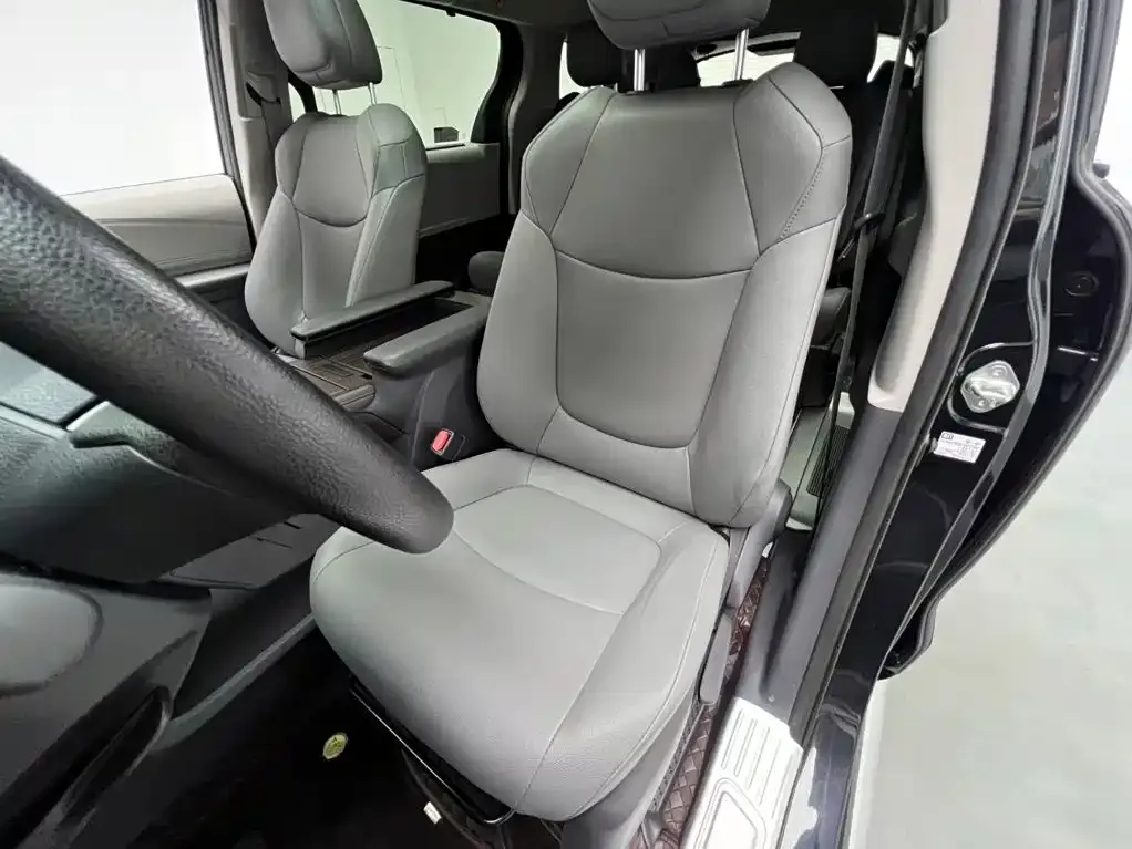 Toyota Granvia — фото 7