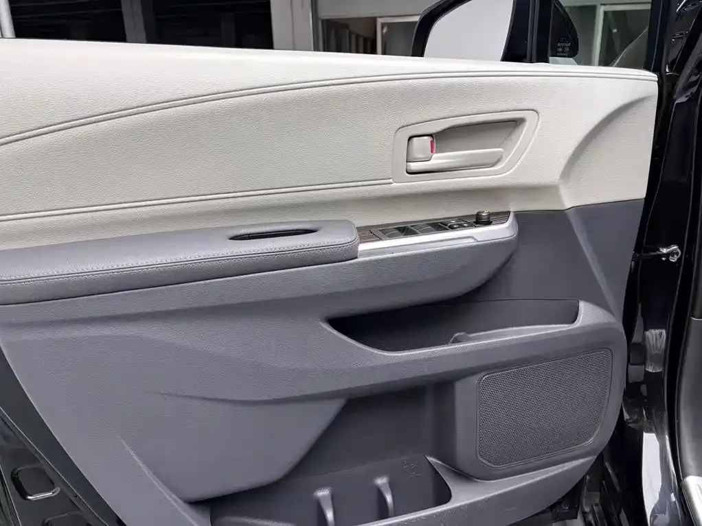 Toyota Granvia — фото 6