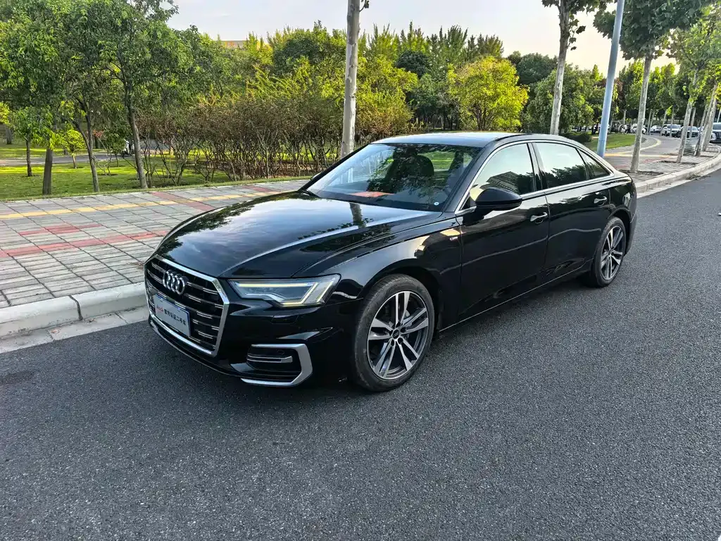 Audi A6L — фото 1