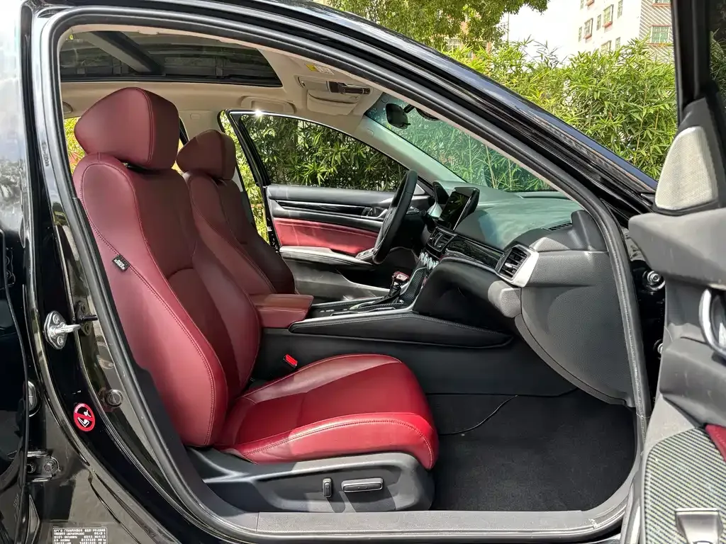 Honda Accord — фото 10