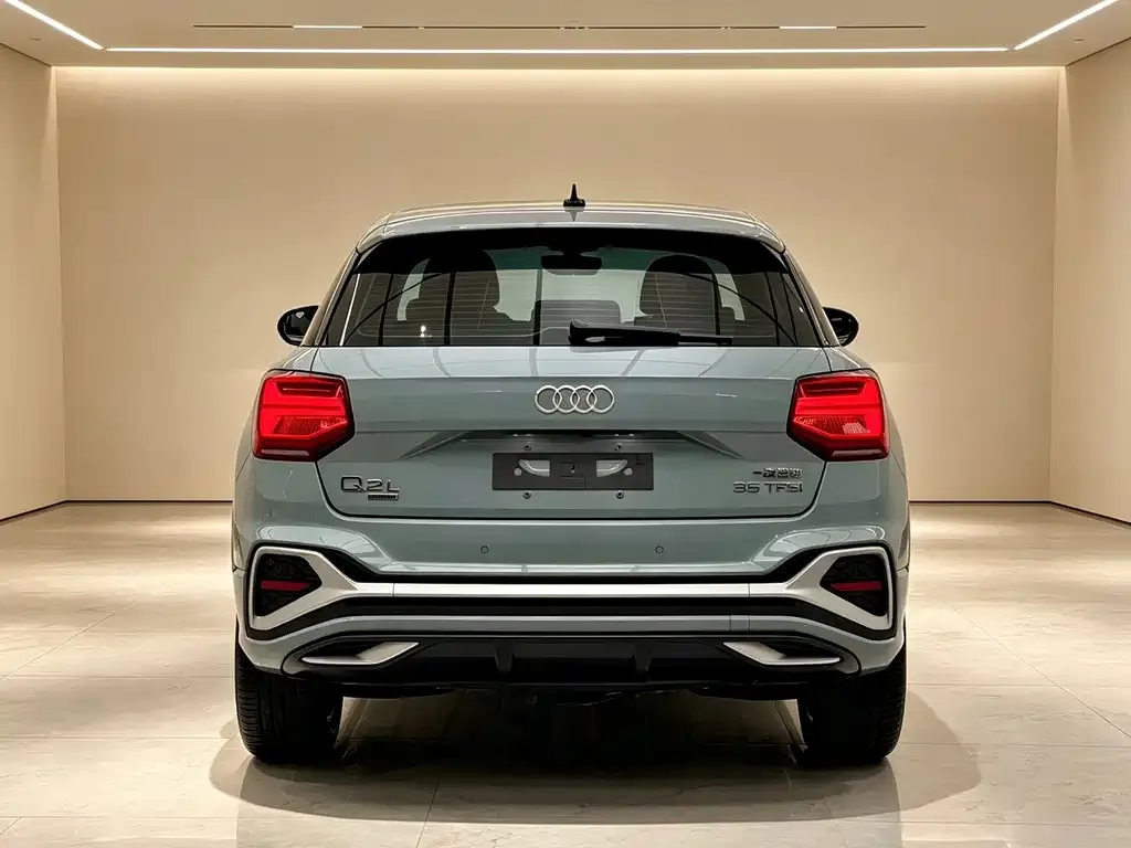 Audi Q2L — фото 5
