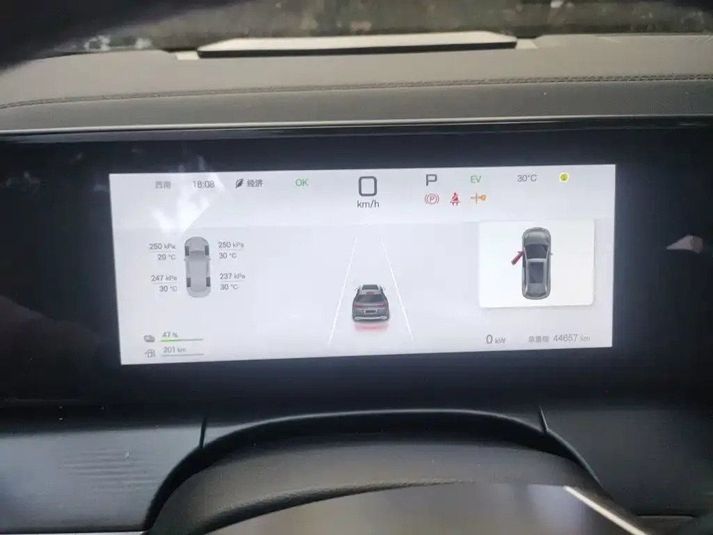 BYD L DM-i — фото 2