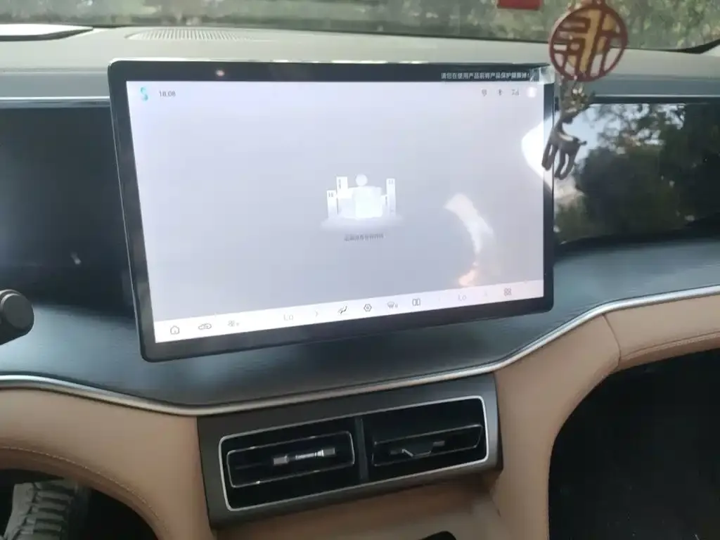 BYD L DM-i — фото 3
