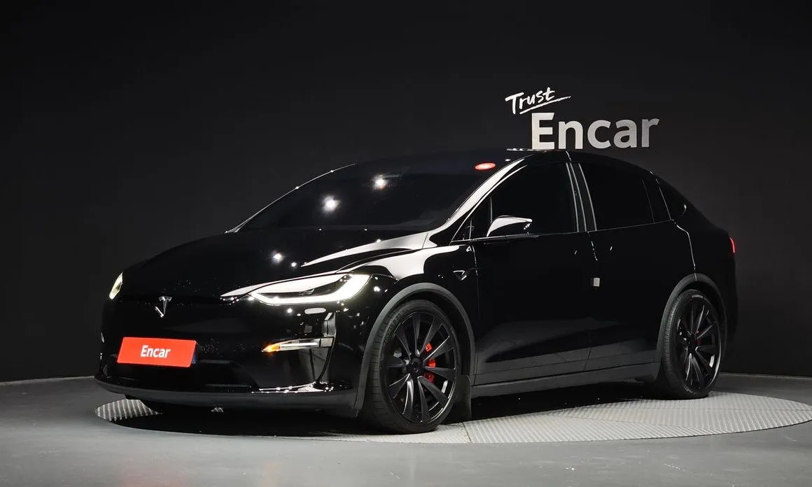 Tesla Model X — фото 1