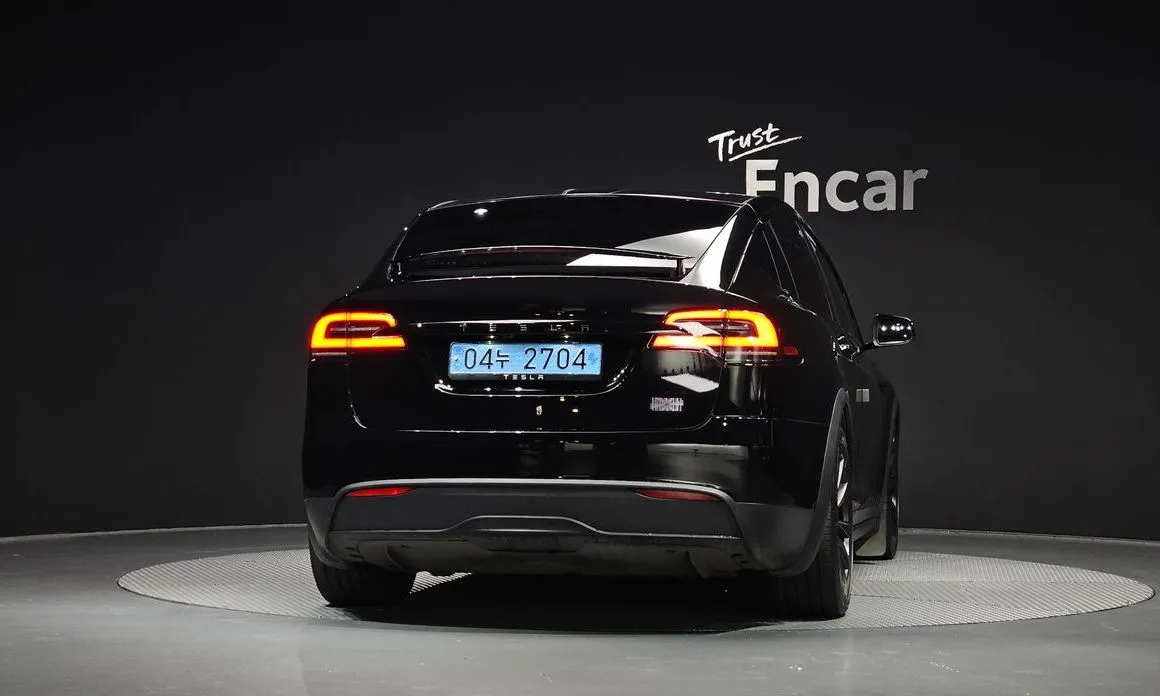 Tesla Model X — фото 4