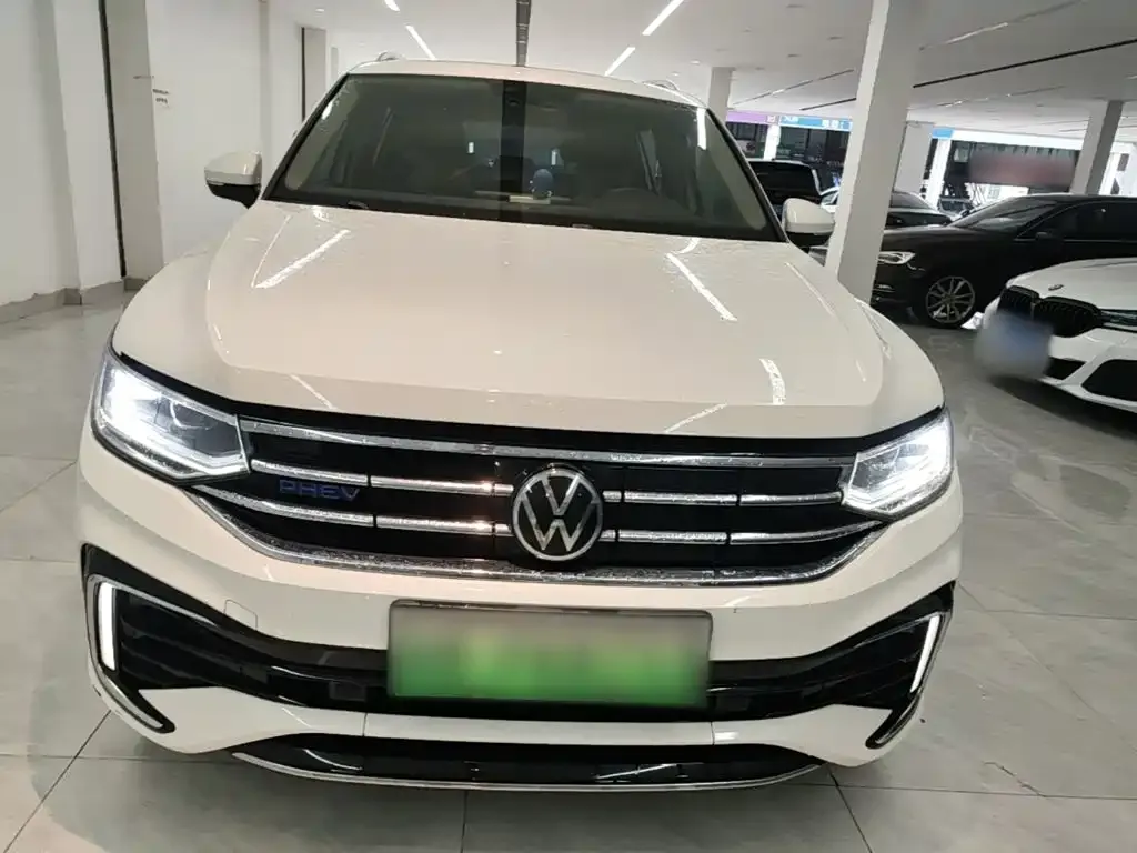 Volkswagen Tiguan L PHEV — фото 6