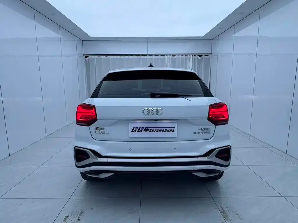 Audi Q2L — фото 7