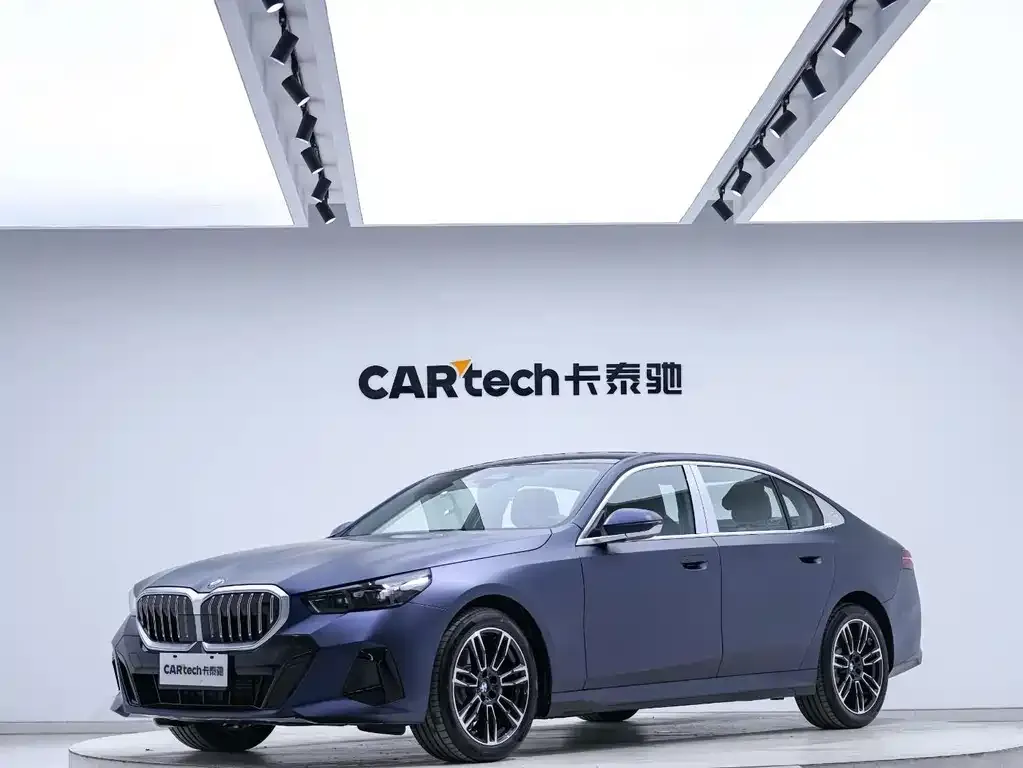 BMW 5 Series — фото 1