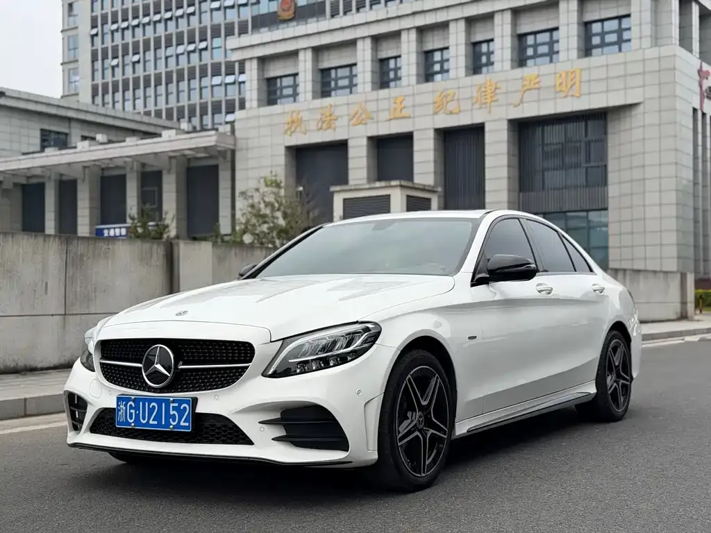 Mercedes-Benz C-Class — фото 1