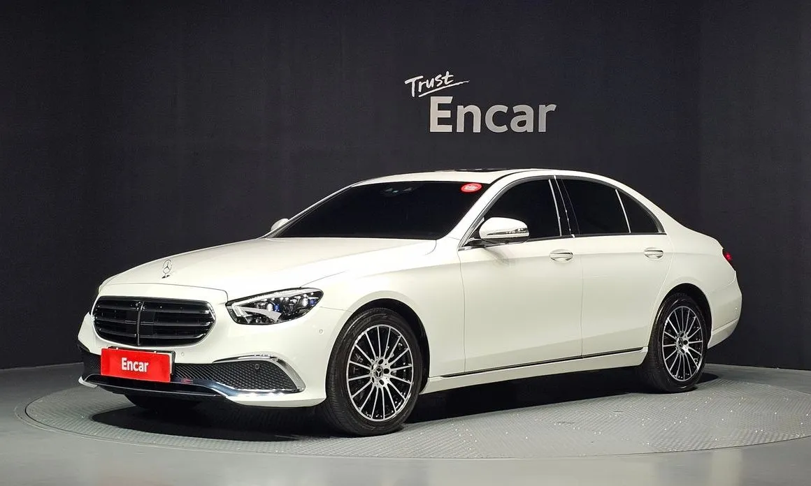 Mercedes-Benz E-Class — фото 1