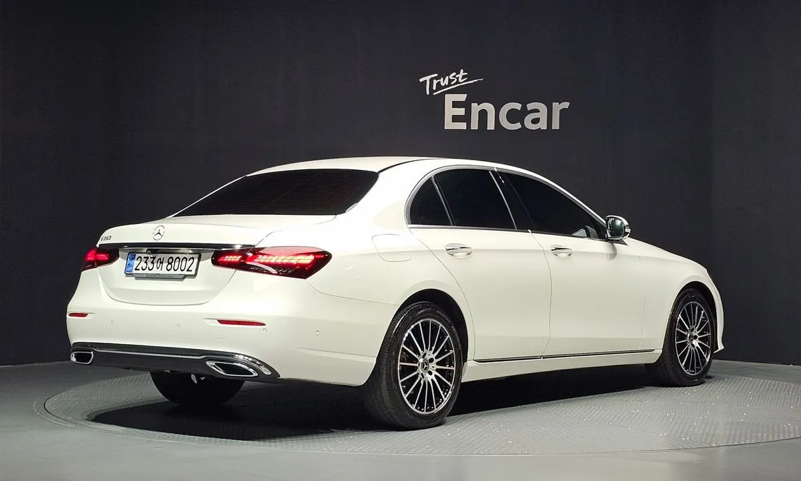 Mercedes-Benz E-Class — фото 3