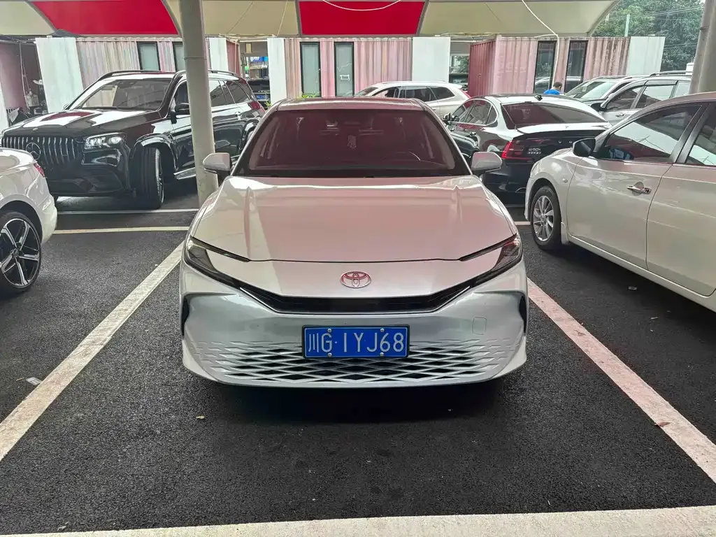 Toyota Camry — фото 7