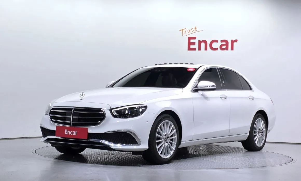Mercedes-Benz E-Class — фото 1