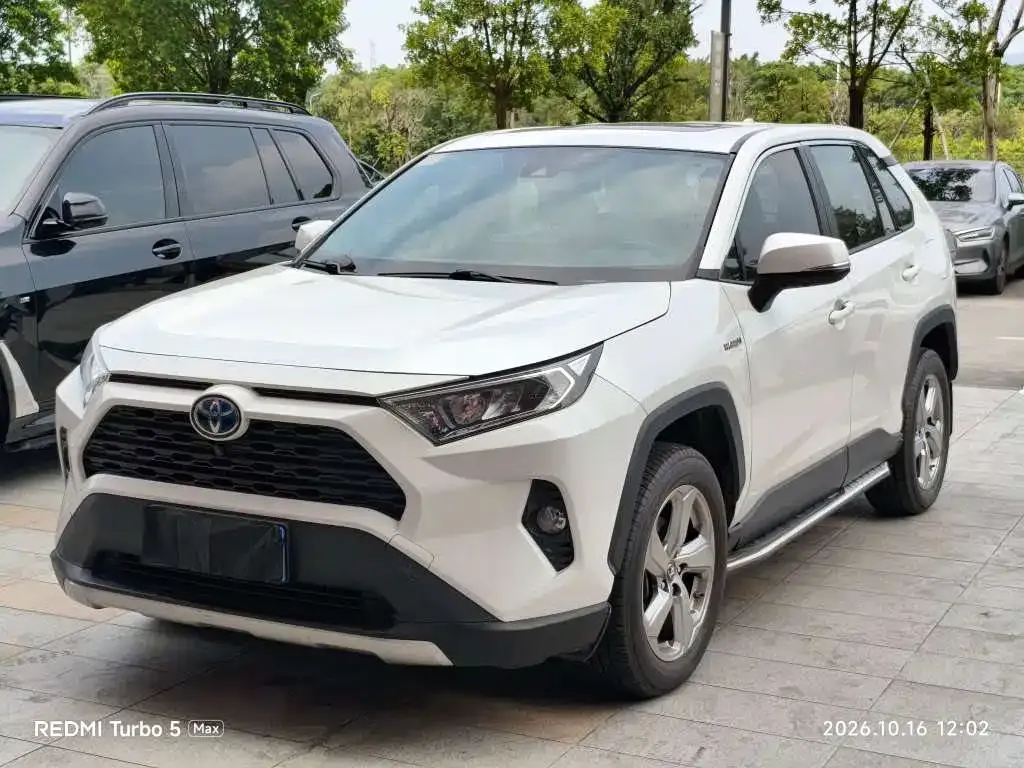Toyota RAV4 — фото 1