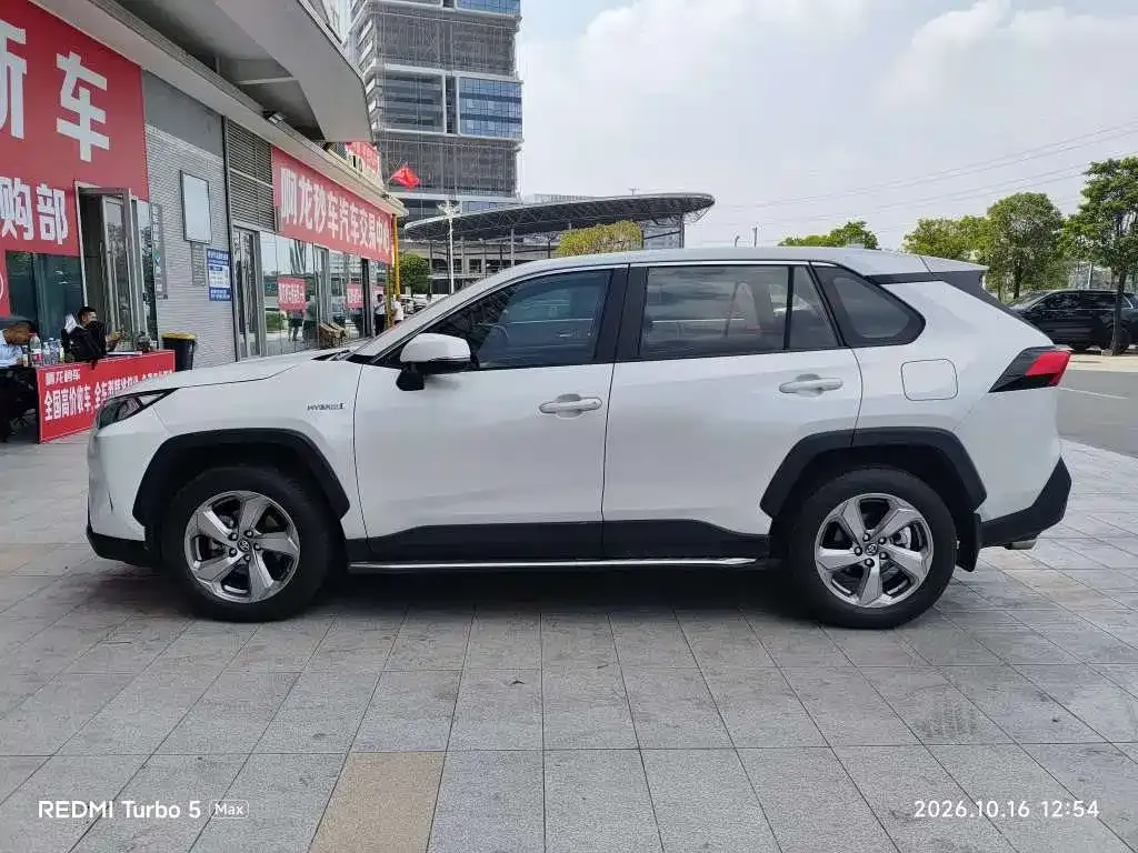 Toyota RAV4 — фото 9