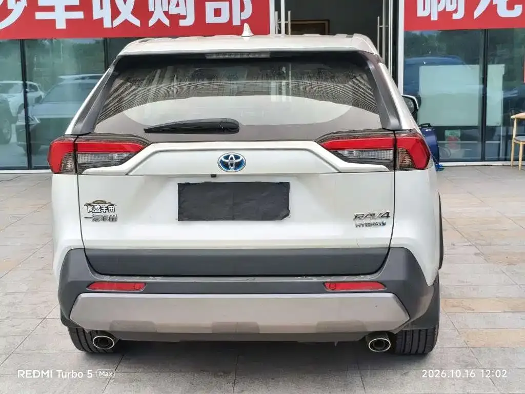 Toyota RAV4 — фото 8