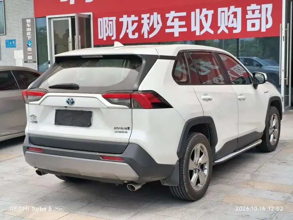 Toyota RAV4 — фото 4