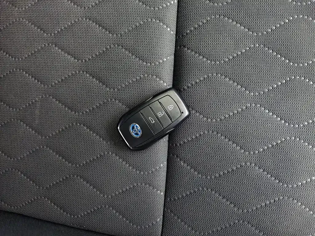 Toyota Corolla — фото 10