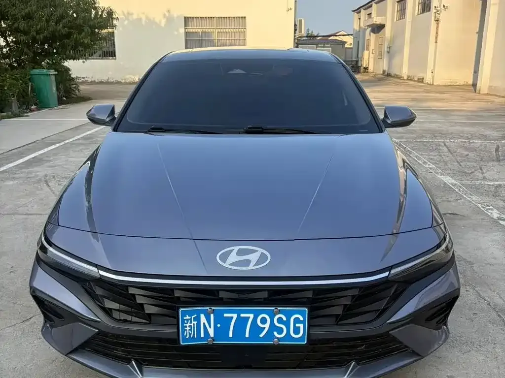 Hyundai Elantra — фото 2