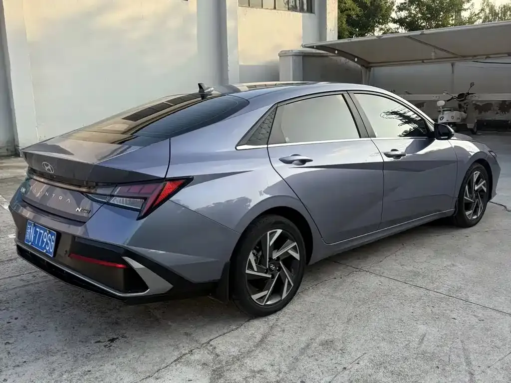 Hyundai Elantra — фото 3