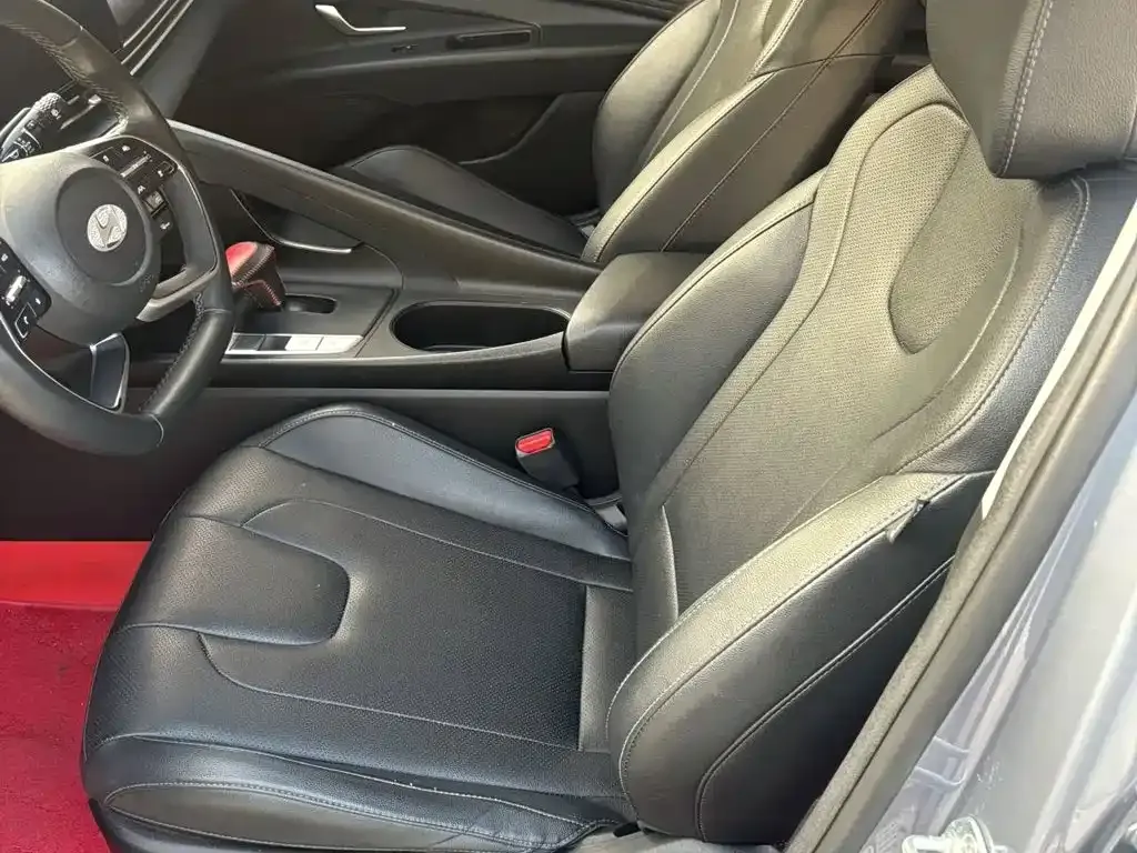 Hyundai Elantra — фото 4